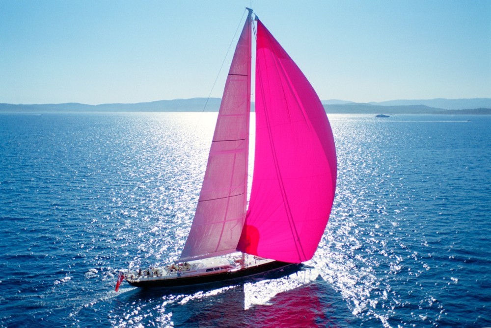 h makbel sthrizei to 7o sail for pink diadromh agaphs pleysh zwhs 1